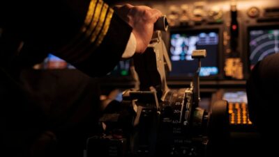 Piloto de avión. (Foto: Freepik)
